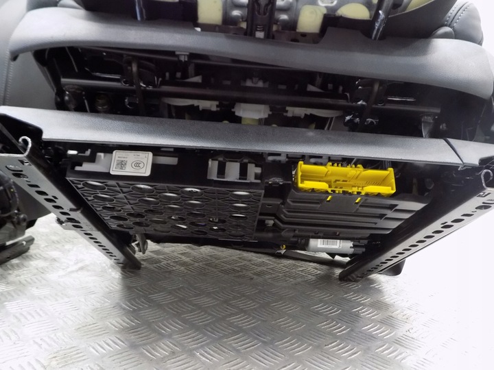 фото №8, Bmw g05 обивка сиденья диван обшивки туннель кожа