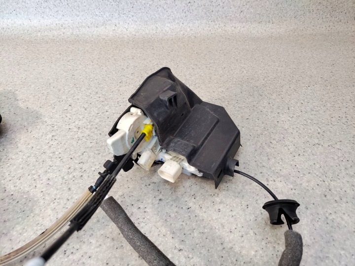 фото №3, Замок доводчик дверь правые перед пассажира audi a8 d4 4h европа 7+3 pin