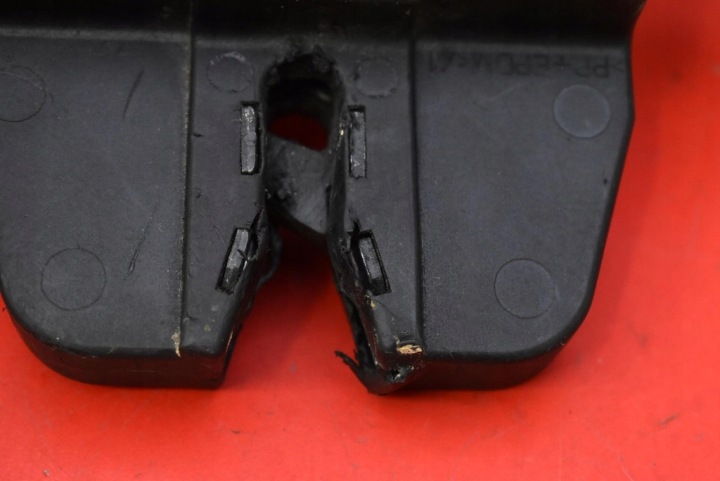 фото №9, Замок крышки зад багажника 09180104 opel vectra c 1.8 16v 122 km 02-05