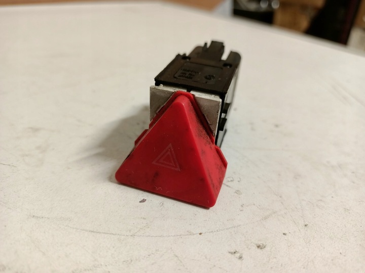 фото №3, Переключатель аварийных vw golf v 1t0953509