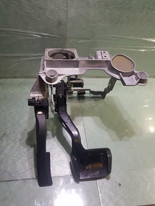 фото №6, Edał газу гальма європа audi a4 b8 8k1723523a