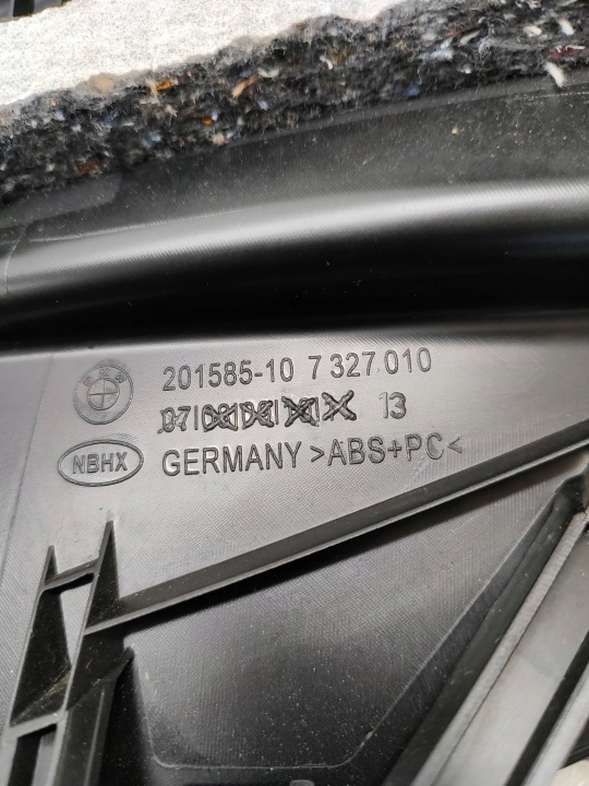 фото №10, Bmw 2 f46 2016 правая сторона крепление półki/rolety багажника