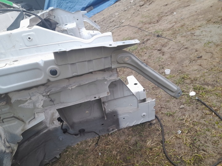 фото №3, Dacia spring чверть ліва права коротка