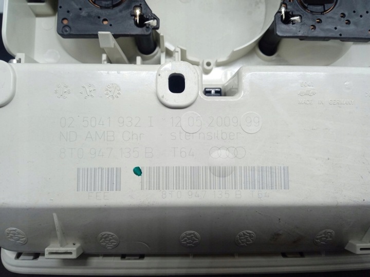 фото №9, Лампа потолок audi a4 b8 8t0947135b