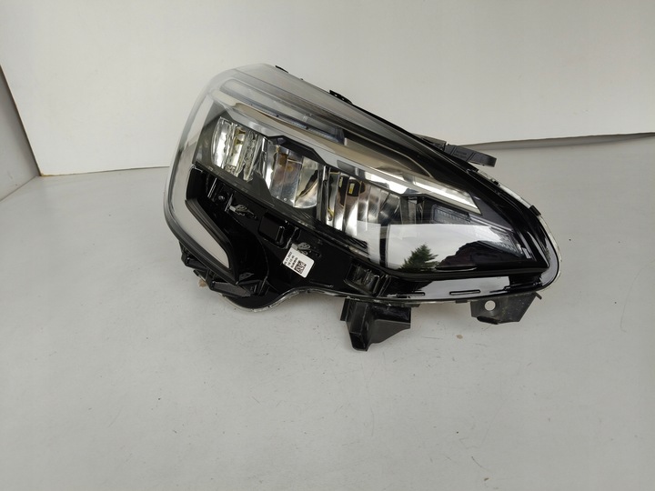 фото №1, Лампа правая фара renault clio 19- v полный led