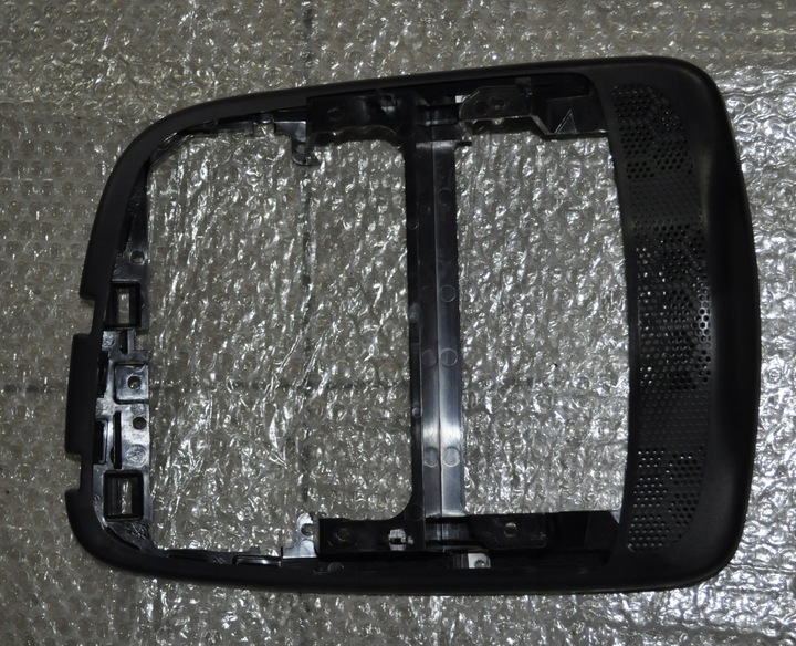 фото №1, Renault clio iv рамка радио консоли 681043537r