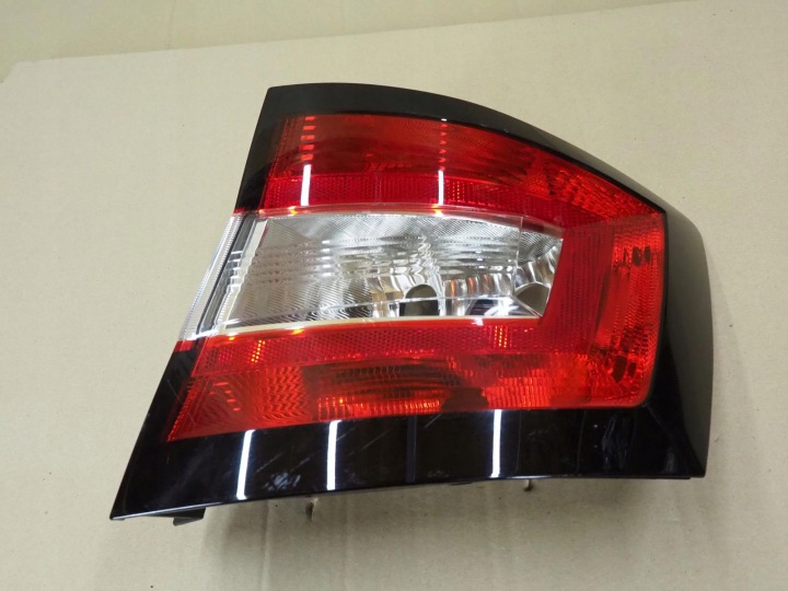 фото №7, Skoda fabia iii 6v фара праве зад задня універсал 6v9945112 євро