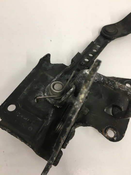 фото №14, Audi a6 c5 замок засов крышки двигателя капота 01-04 5d fl 4b0823480f