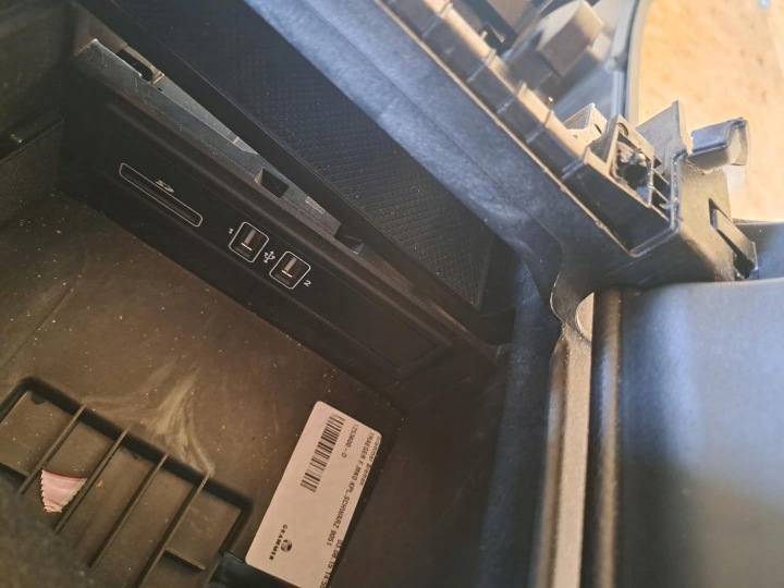 фото №6, Mercedes w205 подлокотник туннель средний usb