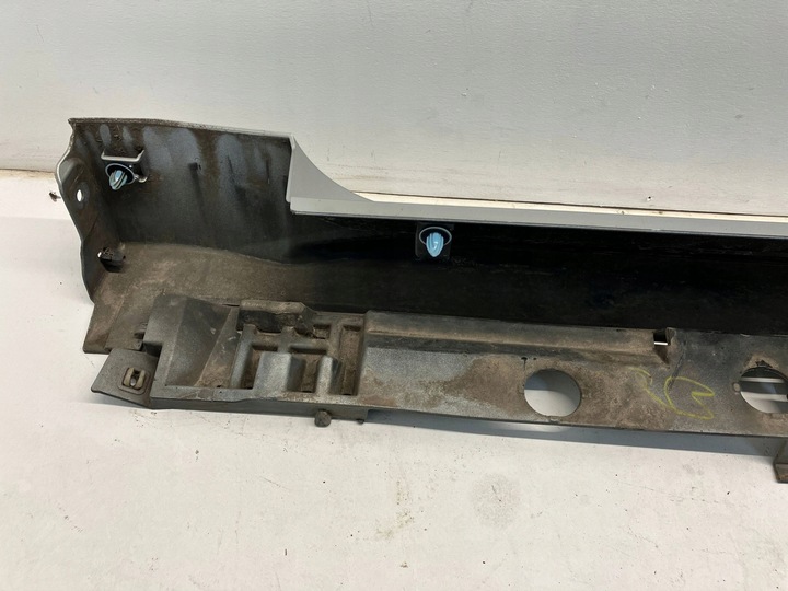 фото №12, Corolla e21 универсал порог защита пороговая наружная планка правая 1j6 царапины