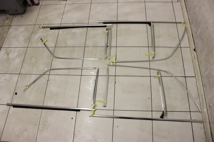 фото №1, Планка скло двері комплект хром w123 sedan