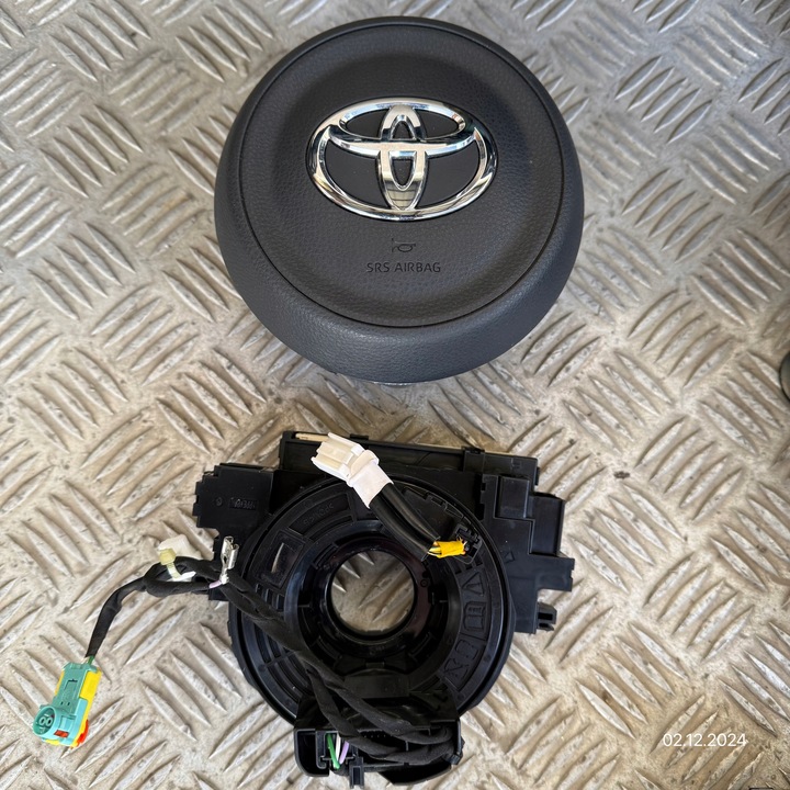 фото №3, Панель комплектная подушка безопасности консоль ремни капот toyota yaris cross 2023 год