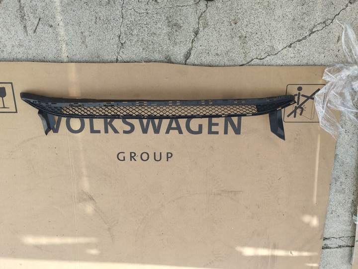 фото №1, Mercedes b-klasa w246 - решётка средняя бампер