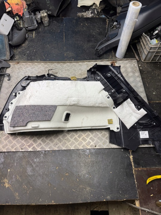 фото №6, Карта багажника права зад lexus nx300 гибрид 64730-78010