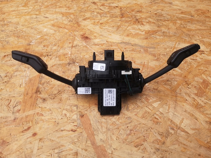 фото №5, Seat ateca стрічка підкермові важелі перемикач 5q0953549f