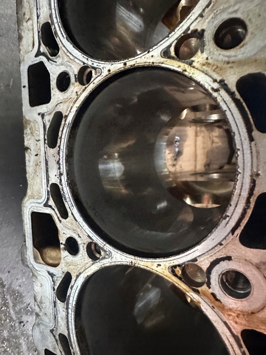 фото №9, Блок  двигуна підтримка заклинивший audi a8 d4 4.2 fsi cdra 079103023s 079103032