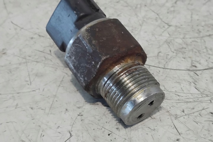 фото №1, Датчик тиску пального toyota avensis _t25_ 8945860010 2.0l дизель