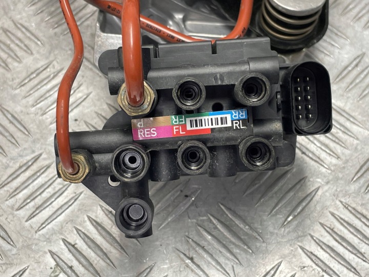 фото №9, Porsche oem номер 9j1616006d taycan компресор насос підвіски