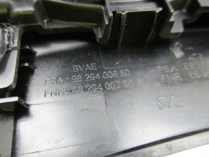 фото №9, Peugeot 208 19-24 рамка dekor панель туннеля среднего 9829400680