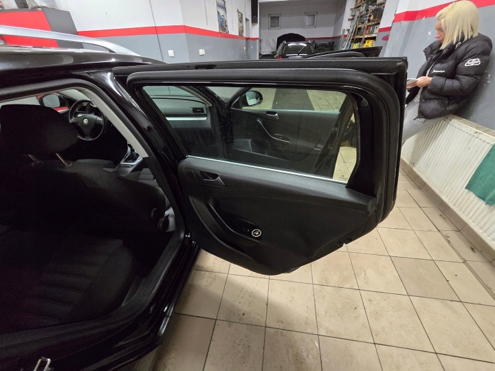 фото №12, Vw passat b6 універсал ущільнювач кузовна na край двері