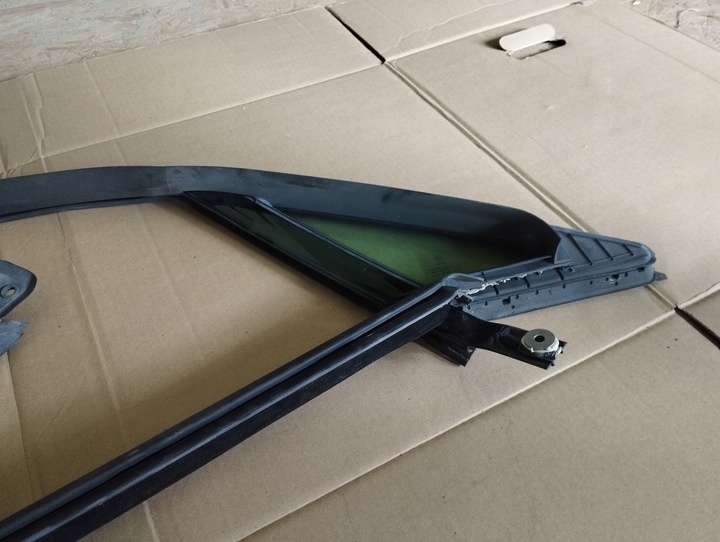 фото №10, Скло бокова права малий трикутна do mercedes w207