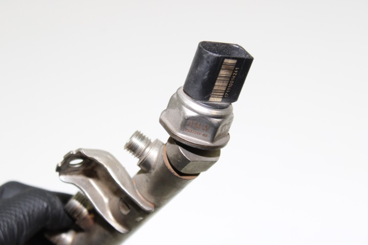 фото №7, Bmw f01 f10 4.4 v8 n63 b44a топливная рейка левая + датчик