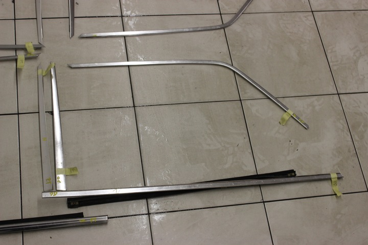 фото №8, Планка скло двері комплект хром w123 sedan