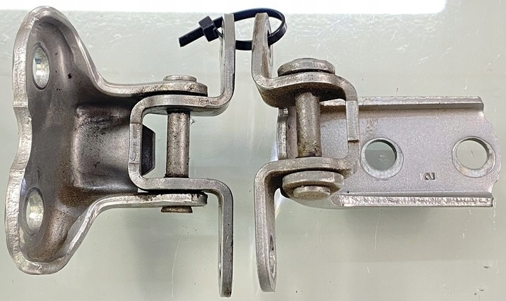 фото №1, Toyota avensis ii t25 05 r петли дверь левая зад универсал 1c0