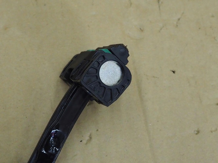 фото №11, Ограничитель дверь перед vw passat b8 3g0837249b