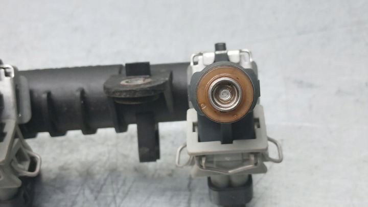 фото №8, Топливная рейка opel corsa c 1.2b 01r 0280151076