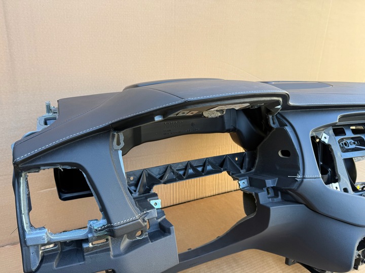 фото №9, Volvo xc90 2 ii панель роздавальна шкіра шкіряний біла нитка