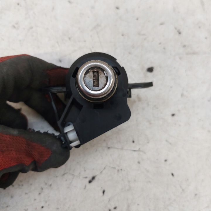 фото №9, Bmw 3 e90 sedan замок крышки багажника 4pin 8196401 10862510 7167321