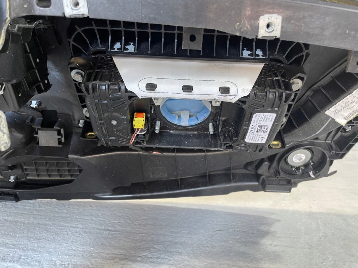 фото №10, Audi a4 b9 торпедо раздаточная капот консоль 8w1858041 нерегенерированная