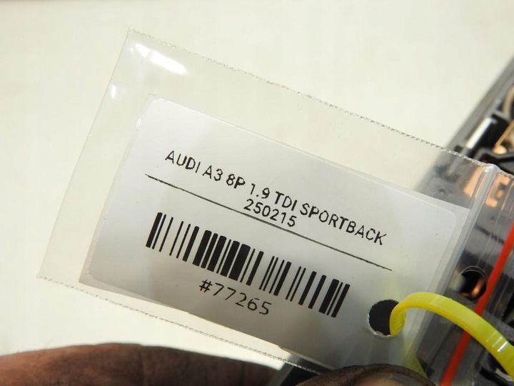 фото №4, Лампа освещение интерьера зад audi a3 8p sportback 8e0947111a