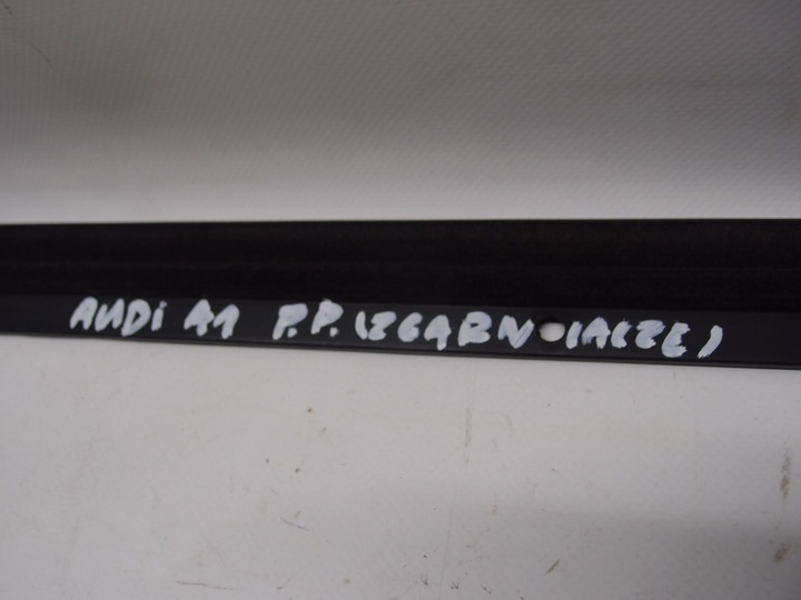 фото №8, Планка уплотнитель правый audi a1 3d 8x3837477/478