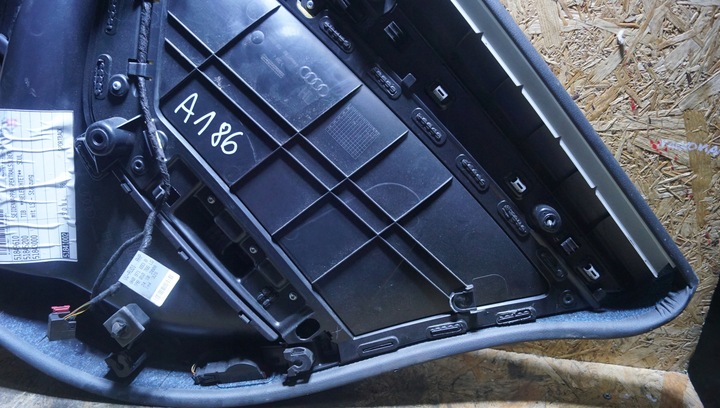 фото №12, Боковина двері лівий зад audi a5 s5 8t шкіра