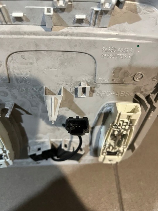 фото №10, Renault megane iv лампа освещение потолок 969804882r