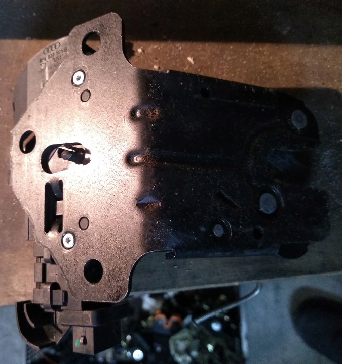 фото №6, Засув задньої кришки audi a3 8p 5d sportback