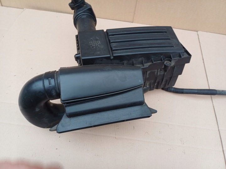 фото №5, Корпус фільтра повітря 1.9 bls vw passat b6 nr. 3c0129607af
