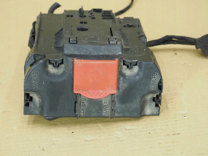 фото №1, Mercedes w204 клемма патрон/заряд модуль акумулятора 2045403750