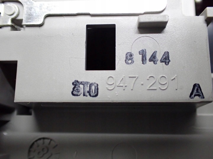 фото №4, Лампа интерьера кабины vrs 3t0947291a skoda octavia iii 5e 18r