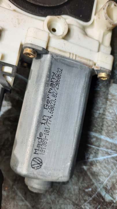 фото №4, Двигунчик скла лівий зад volkswagen golf iv 00r