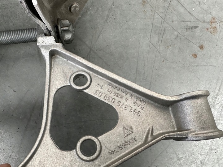 фото №4, Крепление лапи коробки porsche 911 991