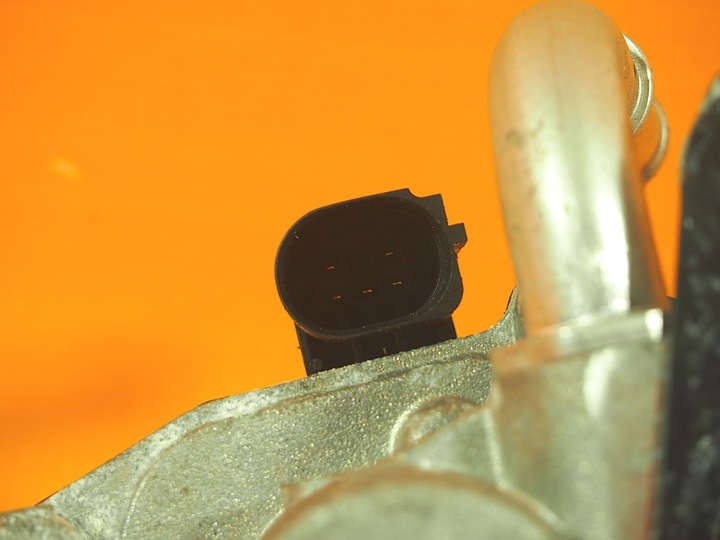 фото №8, Audi a5 8t пробіг 12km клапан egr колектора 04l131501s