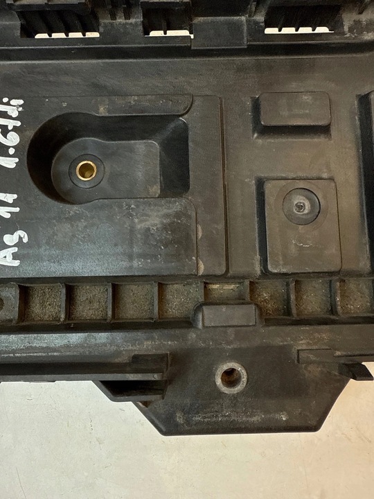 фото №9, Основание акумулятора volkswagen golf passat audi a3 8p