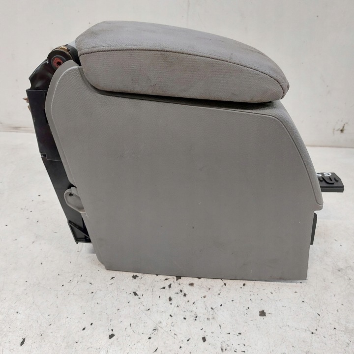 фото №13, Volkswagen golf 5 v підлокітник корпус 1k0864251