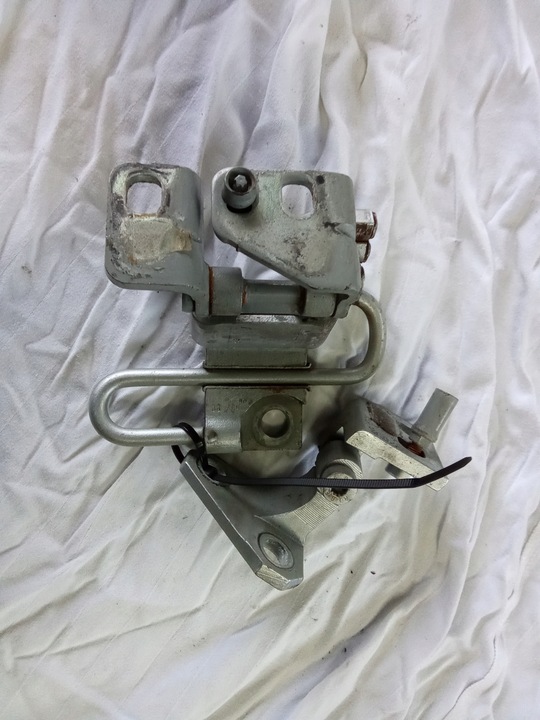 фото №1, Петля петли дверь левый перед vw golf v vi plus la7w 1k0831411m