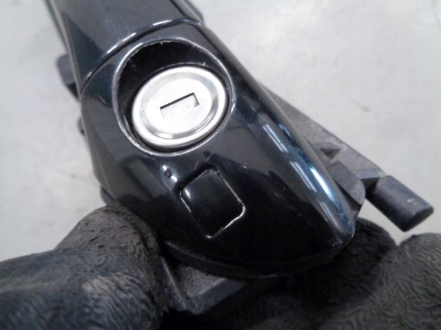 фото №2, C-klasa w203 00 ручка наружная левый перед 040