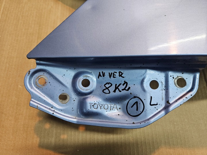 фото №6, Toyota avensis verso 01-06 крило ліве 8k2