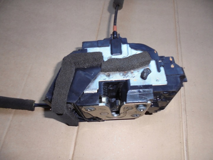 фото №7, Nissan qashqai ii замок тросы ручка левый зад 3 pin 80611-21133